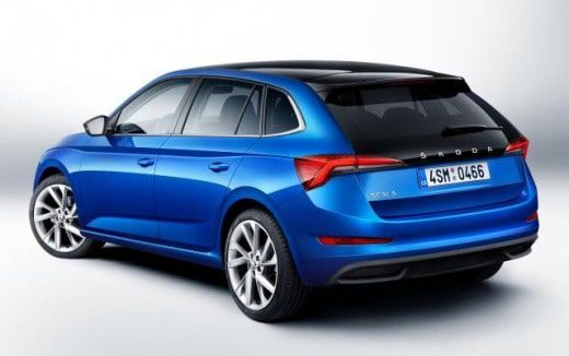 niebieska Skoda Scala - tył i bok