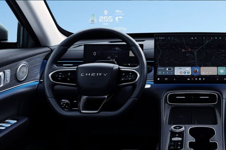 Wnętrze Chery Tiggo 8 – nowoczesny SUV hybrydowy w leasingu