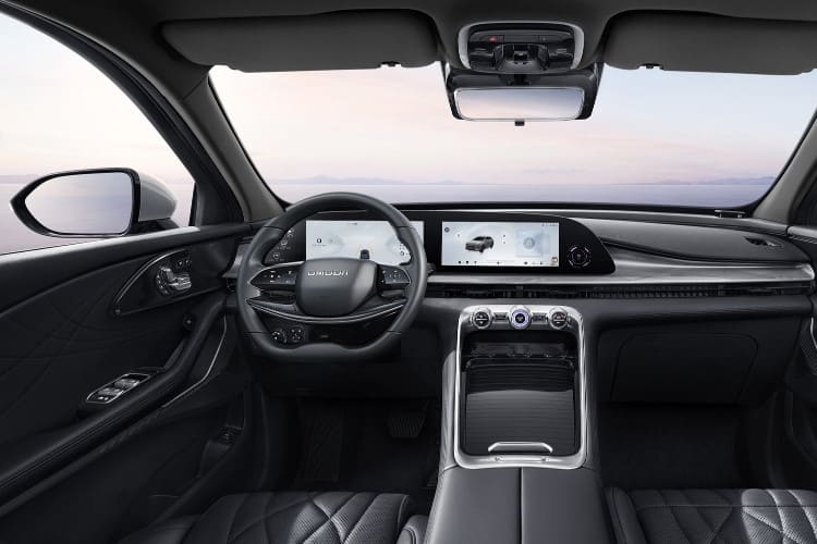 OMODA 5 – futurystyczny design SUV