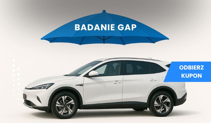 Biały SUV pod niebieskim parasolem z napisem „Badanie GAP”; po prawej stronie niebieski przycisk z napisem „Odbierz kupon”