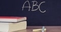 Tablica z napisem ABC i książki