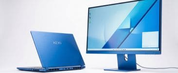 Niebieski laptop i monitor — leasing sprzętu komputerowego i IT dla firm