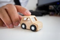 Drewniany samochód zabawka
