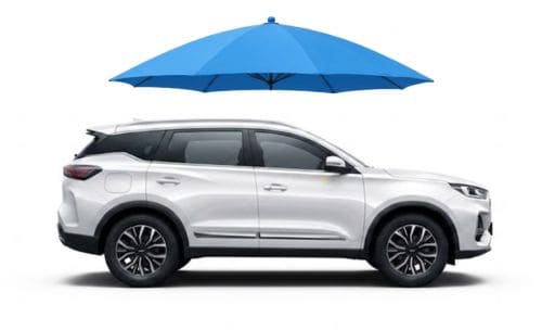 Chery Tiggo 7 z parasolem ochronnym symbolizującym ubezpieczenie GAP